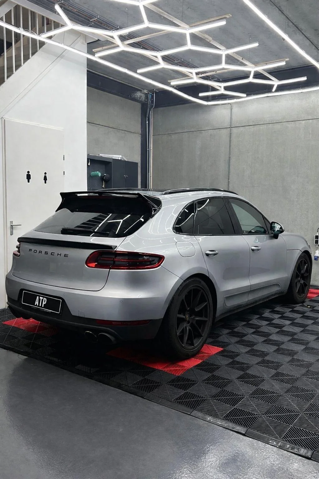 Porsche Macan S in de werkplaats