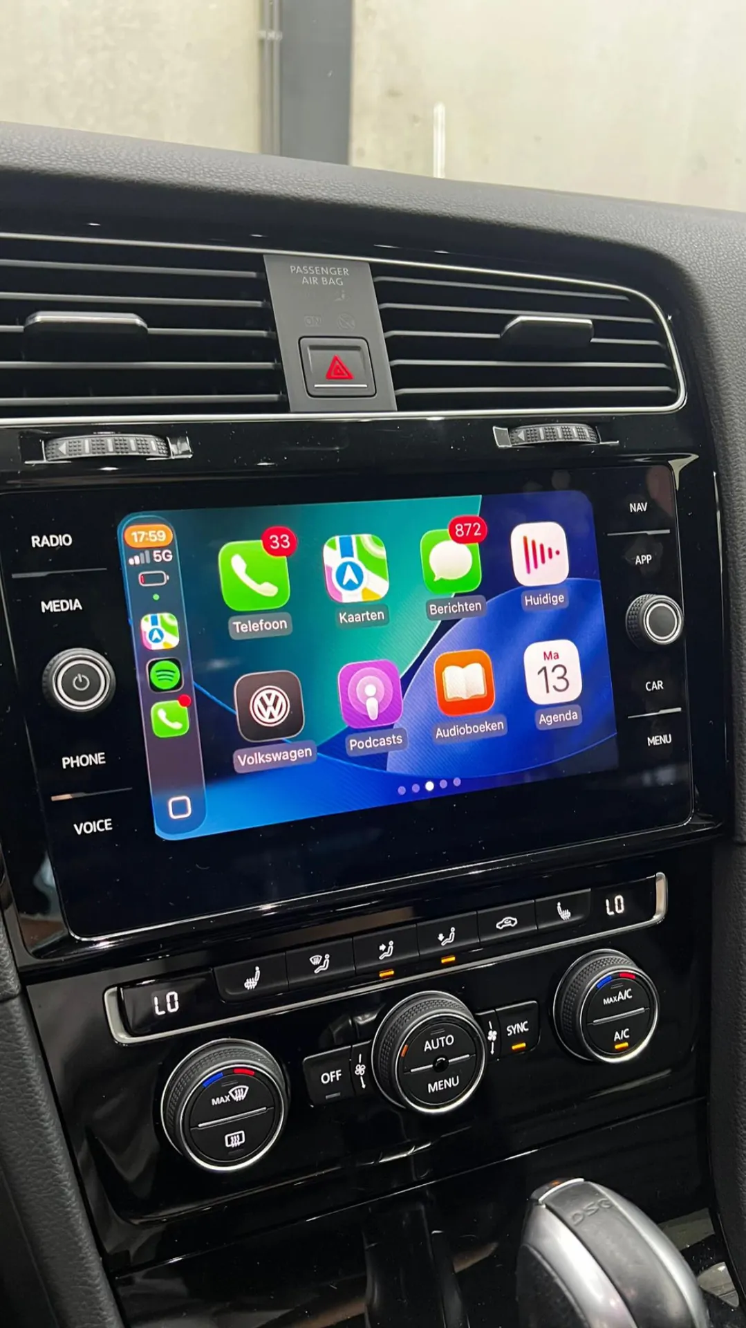 Apple CarPlay werkend in het originele scherm van de Golf