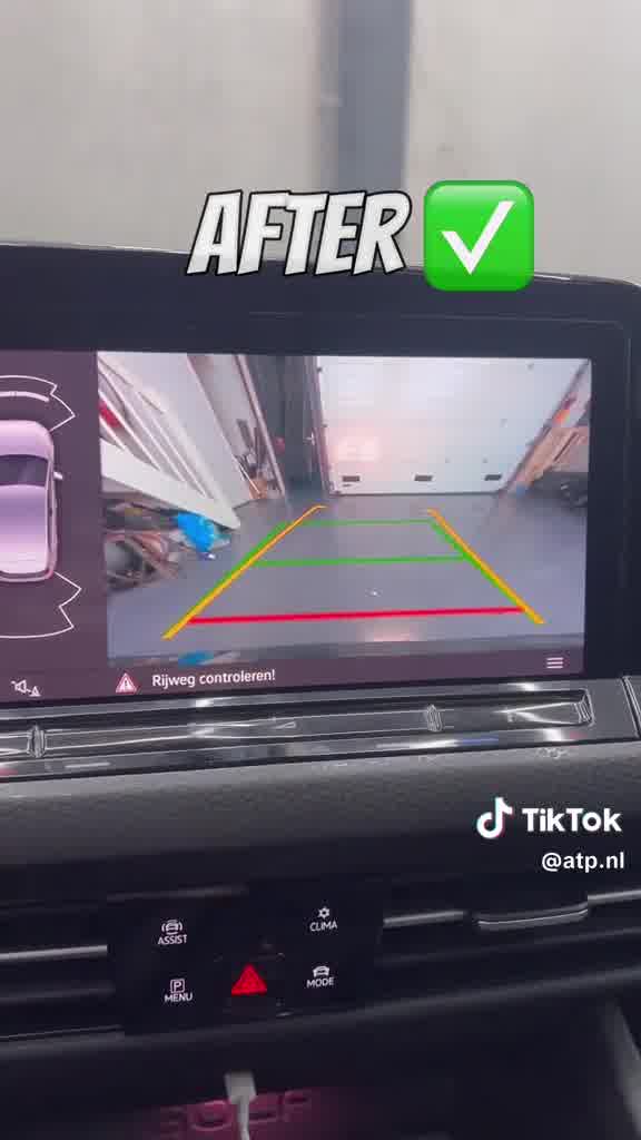 Zelfde scherm met werkend camerabeeld en dynamische hulplijnen na de retrofit