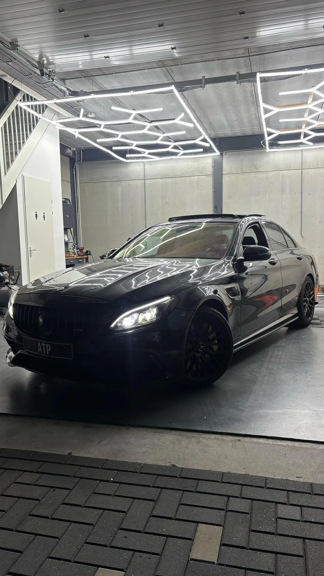 Mercedes C63S AMG in de werkplaats